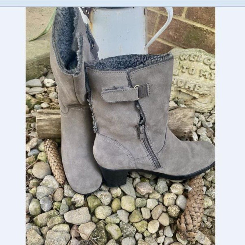 CLARKS Sherpa Lined Winter Fold Over US Women’s Gray Leather Ankle Boots Sz 9.5 - Picture 3 of 7